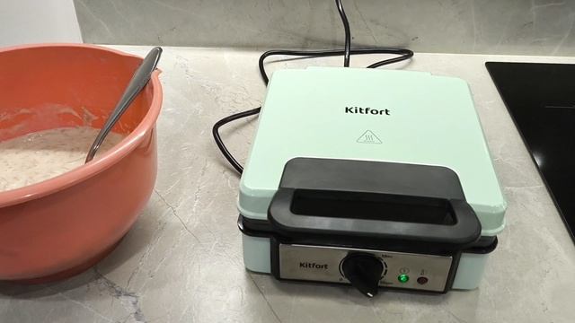 Вафельница KITFORT KT-1693 (готовим яблочные вафли)