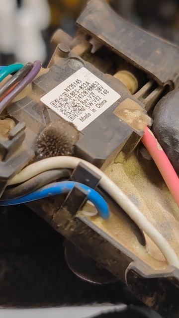 Посмотри и обслужи мой гайковерт DeWALT DCF921, вроде ни чего так #tools #деволт #dewalt