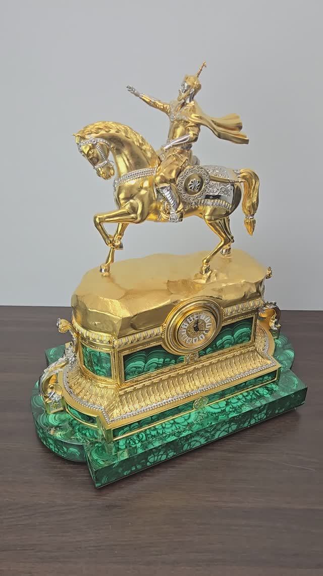 Часы каминные из малахита Тамерлан