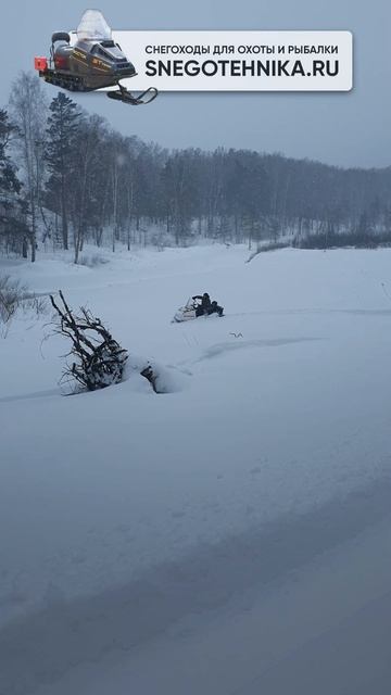 Снегоход прет по глубокому снегу!