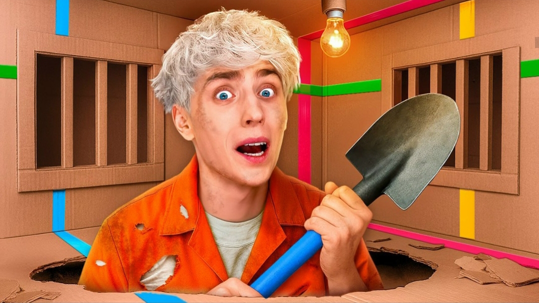 Побег из Самой ОХРАНЯЕМОЙ  КАРТОННОЙ ТЮРЬМЫ !