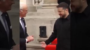 Визит короля Швеции в Украину) даже руку отказался пожать Зеленскому