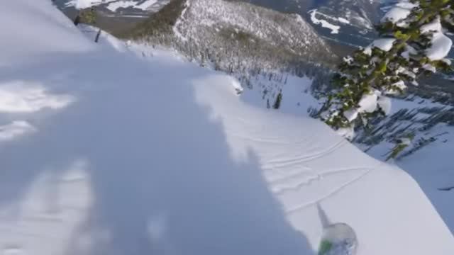 Сноуборд спуск с горы от первого лица приключения