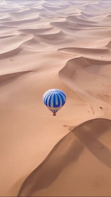 Полет на воздушном шаре над песчаными дюнами пейзажи воздушныешары приключения