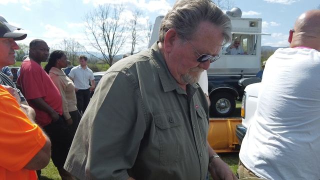 Нищенствую в США . Скатился до аукциона подержанного барахла