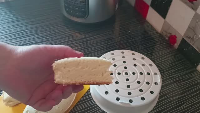 Бисквит в мультиварке Comfee