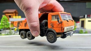 Грузовики падают с высоты модели 1/43. Про машинки