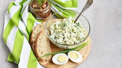 Послепасхальный яично-луковый салат (ОбжирАНКИН)