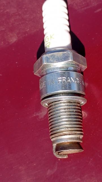 Свечи Бугаец NGK BPR6E