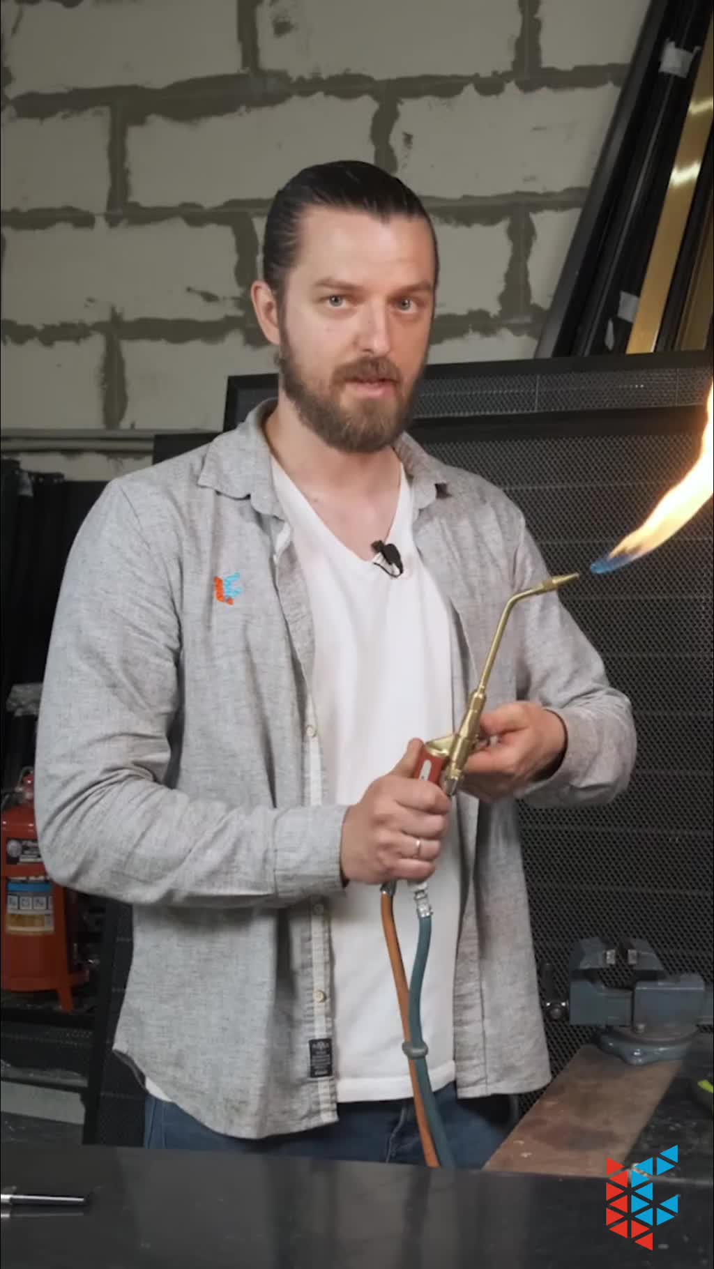 Наносим пенетрант на наши тестовые сварные образцы