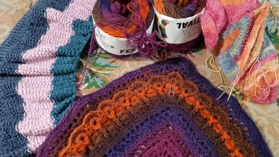 События одного дня. Работа в цветнике, вязание.