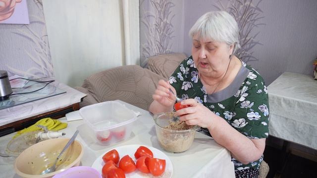 Я не любил помидоры пока мама не приготовила их вот так Теперь я готов их есть утором в обед вечером