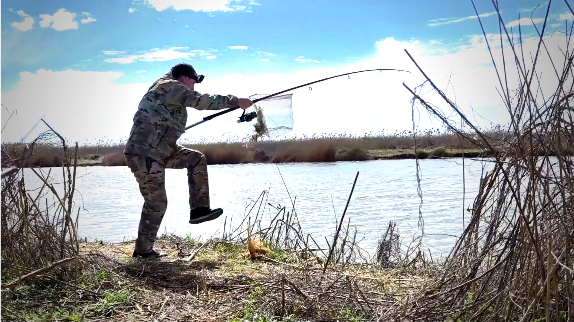 ВЕСЕННЯЯ РЫБАЛКА!!Отличная ПОКЛЁВКА сазана на МАКУХУ))