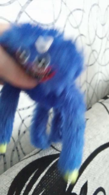 Хаги ваши шёл по тропинке и пёрнул.