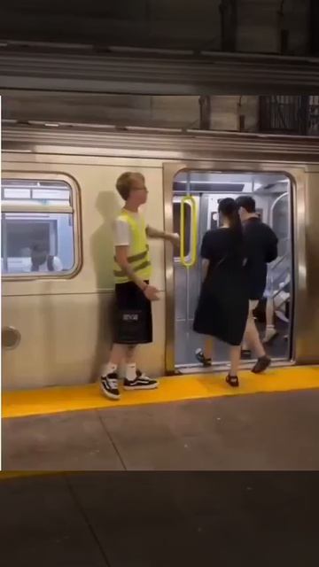 Гунька  помогает открыть Ормузский пролив)😁