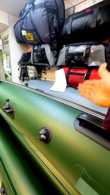 Она сильно отличается от других лодок!