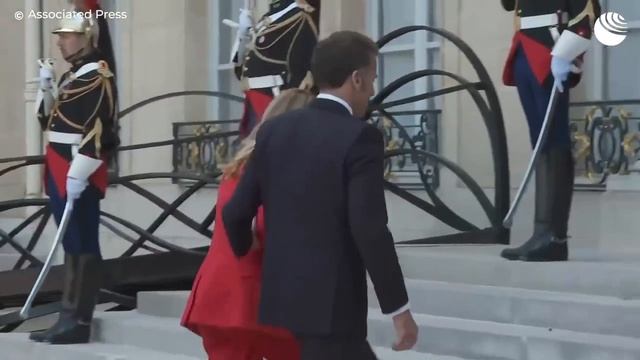 Кажется,мы опять скоро увидим кое-кого с синяком под глазом.