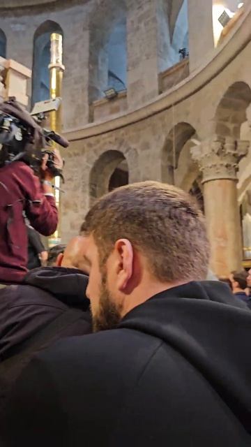 Весь мир замер в ожидании Схождения Благодатного Огня в Храме Гроба Господня