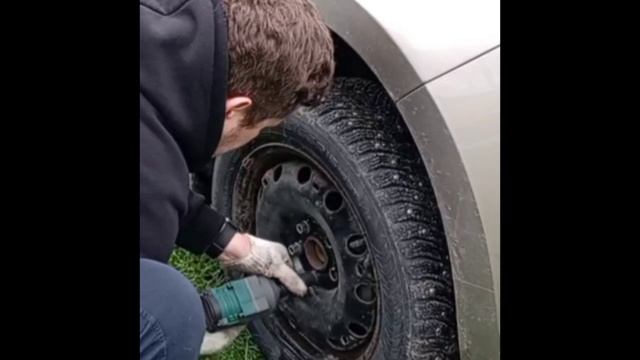 Гайковерт Zitrek Crusher 20 PRO в работе