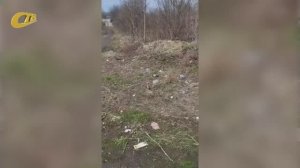 ЖИТЕЛЬ ПОСЕЛКА СМП ПОЖАЛОВАЛСЯ НА ЗАХЛАМЛЕННУЮ МУСОРОМ ТЕРРИТОРИЮ