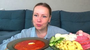 Мукбанг от Яновны борщ с мазиком и с салом, макароны с колбасой, шкура от огурца. Еда.