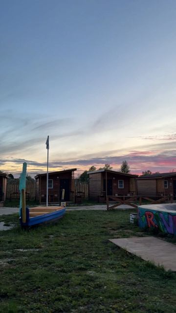 Греем печку и закат к прибытию гостей 🫶🤙