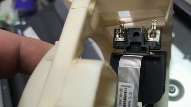 Микроволновка сама выключается через пару минут. Ремонт вентилятора.