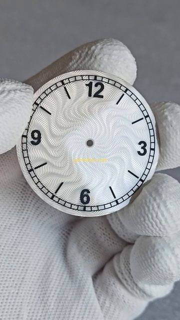 Перламутровые вращающиеся гильошные циферблаты от Upimetal