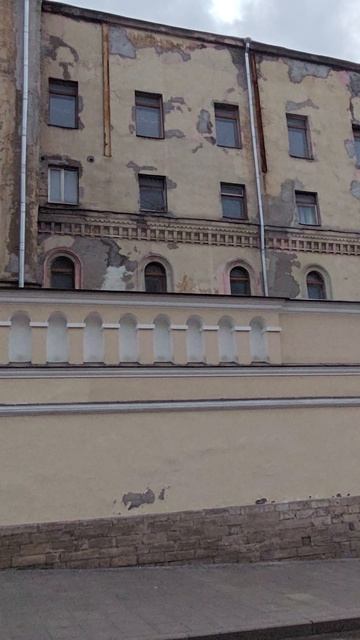 Для чего решётки на окнах. Как считаете?