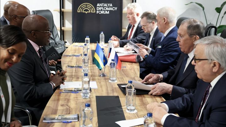 Министр МИД С.В.Лавров с Министром иностранных дел Руанды О.Ндухунгирехе, Анталья, 18 апреля 2026