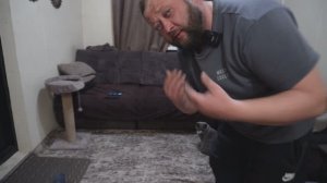 ПОДВАЛ ИЛЬИЧА ночью читаю комментарии зрителей в маленьков домике Влог о жизни в Сибири