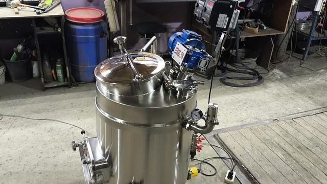 ПВК 100л с жесткой объвязкой и нижним люком.