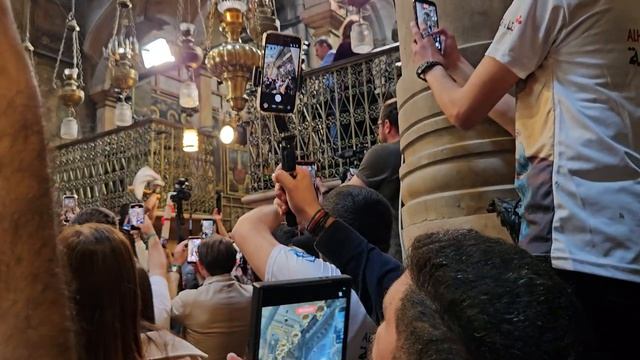 Громогласный парад арабов-христиан перед Схождением Благодатного Огня в Храме Гроба Господня