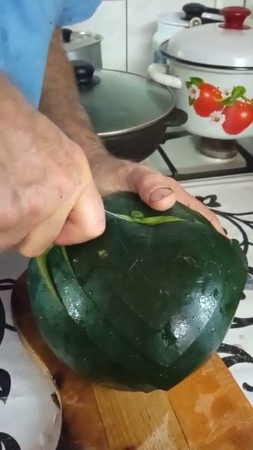 фруктовая корзина из арбуза