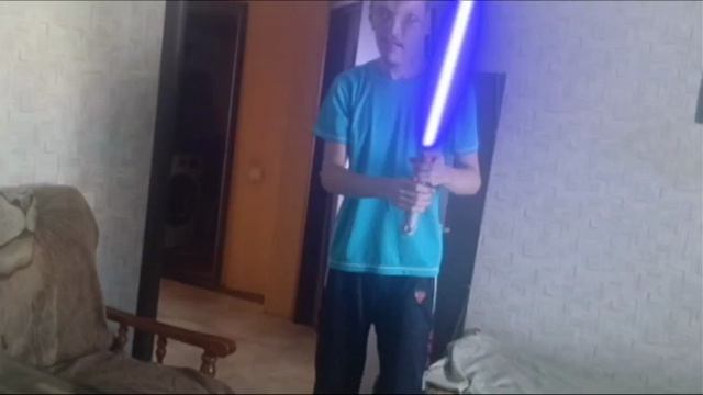 Фехтование световым мечом.