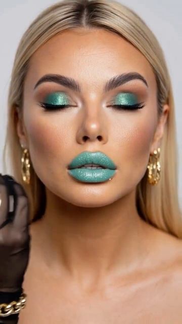 Нефритово-алмазная крошка.Макияж.
Сделано в #Seedance2.0#Grok Imagine#фильмы#видео#ежедневно#подпиши