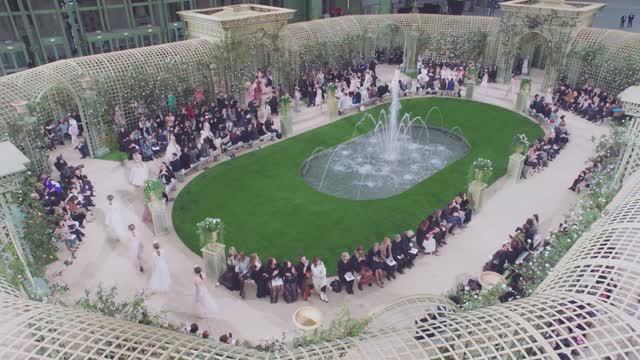 Показ женской коллекции Chanel Haute Couture весна-лето 2018