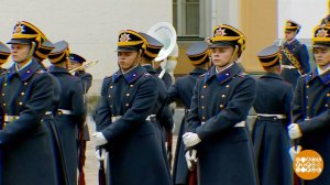 В Кремле открыли сезон проведения разводов пеших и конных караулов: кадры