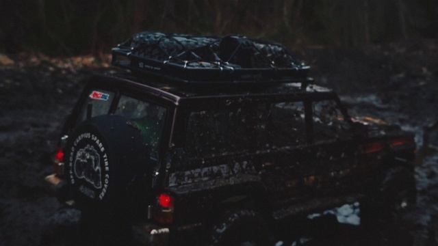 Тяжёлое RC бездорожье в грязном лесу для джиппера Nissan Patrol 4WD Rlaarlo TK07