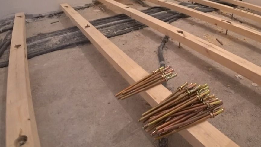 ДЕРЕВЯННЫЙ ПОЛ НА ЛАГАХ ИЗ ФАНЕРЫ! СОВРЕМЕННЫЕ МЕТОДЫ УСТРОЙСТВА!