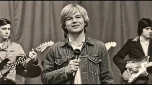 Очень  популярный шлягер в СССР _ВОСТОЧНАЯ ПЕСНЯ_