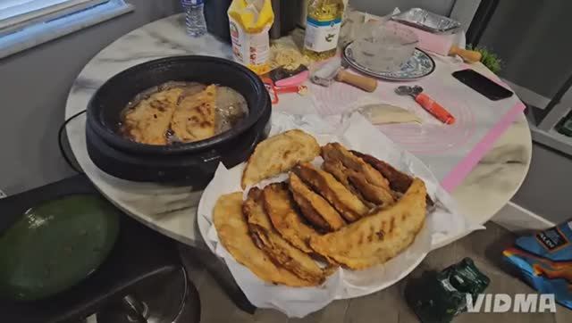 Лора Дальнобой- Наши  Чебуреки  на минералке.