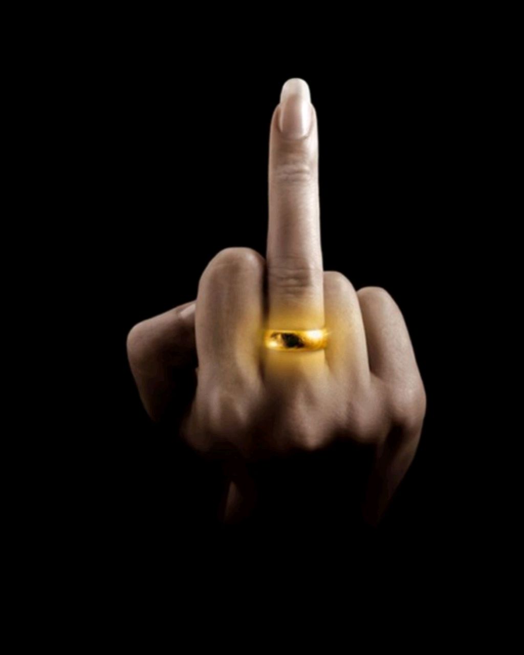 сижу в мини домике под столом