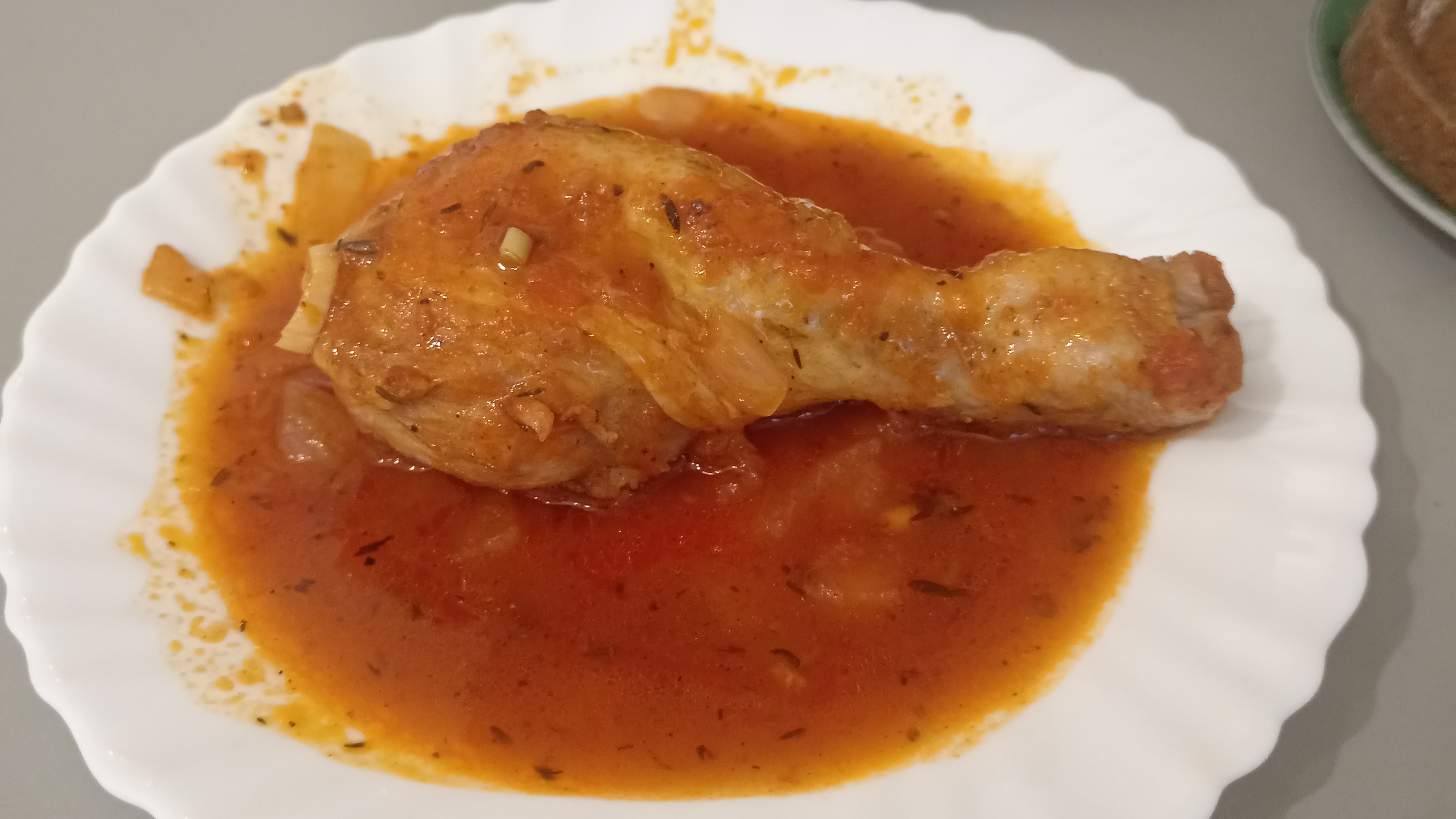 Коккинисто - курица в томатно-винном соусе