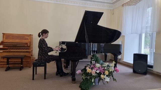 Зигангирова Ева. 13 лет. 7 год обучения