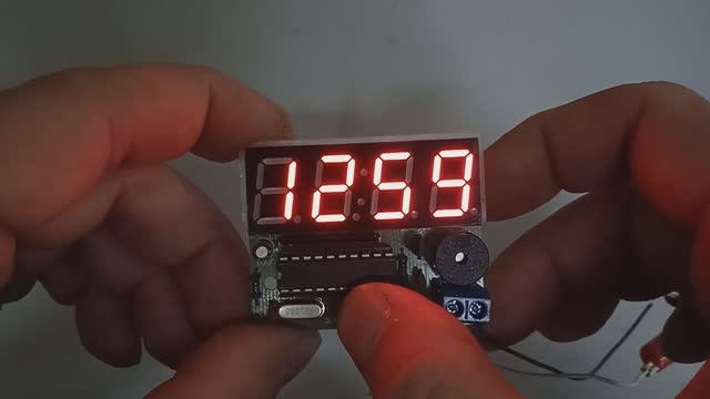 Маленькие часы из Китайского набора.