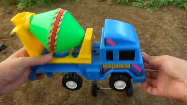 Мультики про машинки. Собираем бетономешалку. Яркий мультик