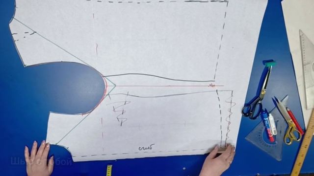 Как скроить трикотажное платье в спортивном стиле и рукавом реглан .