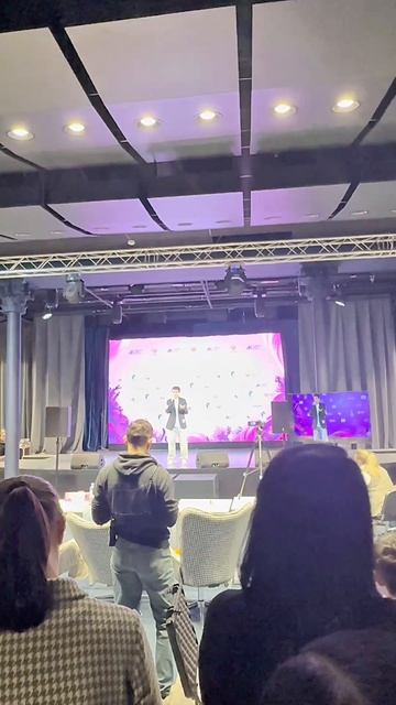 пришли с парнями из группы 