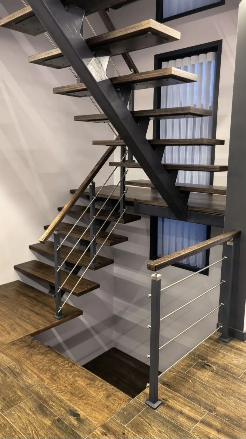 Лестница, которая станет акцентом вашего дома, за разумную цену.